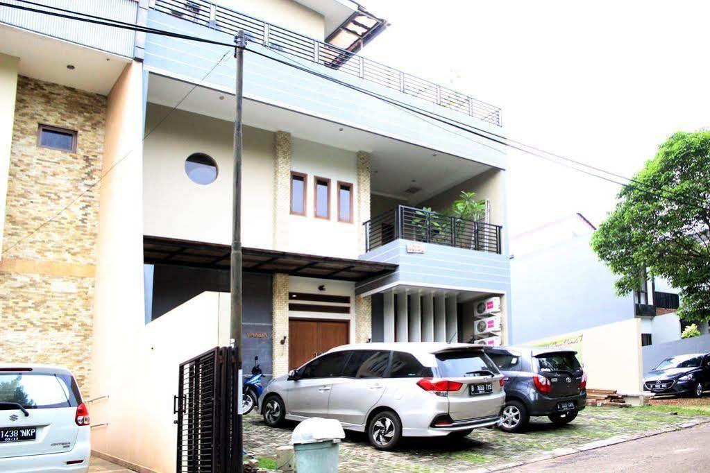 Casa Vanda Guesthouse Serpong Exterior photo